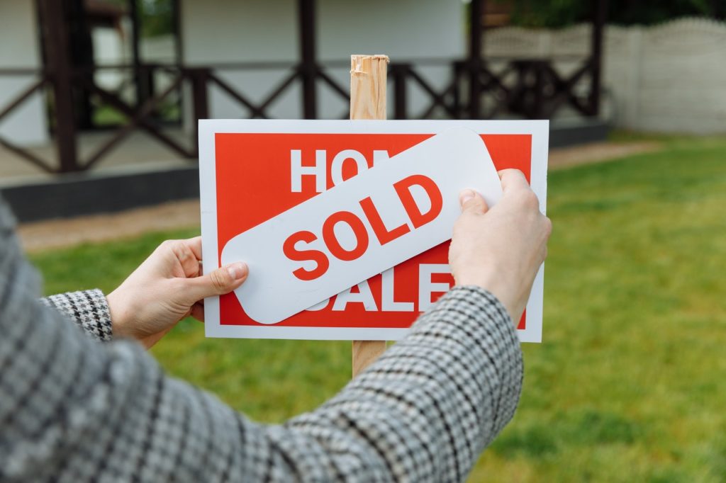 real estate agent house sold sign